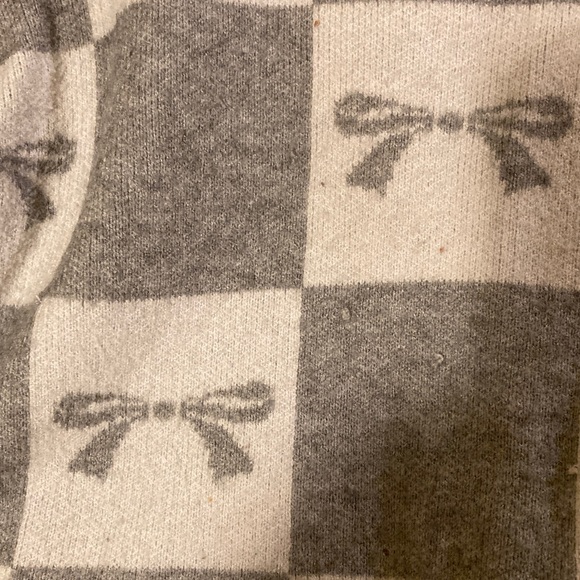 Bow Pattern Sweater - Picture 3 of 4
